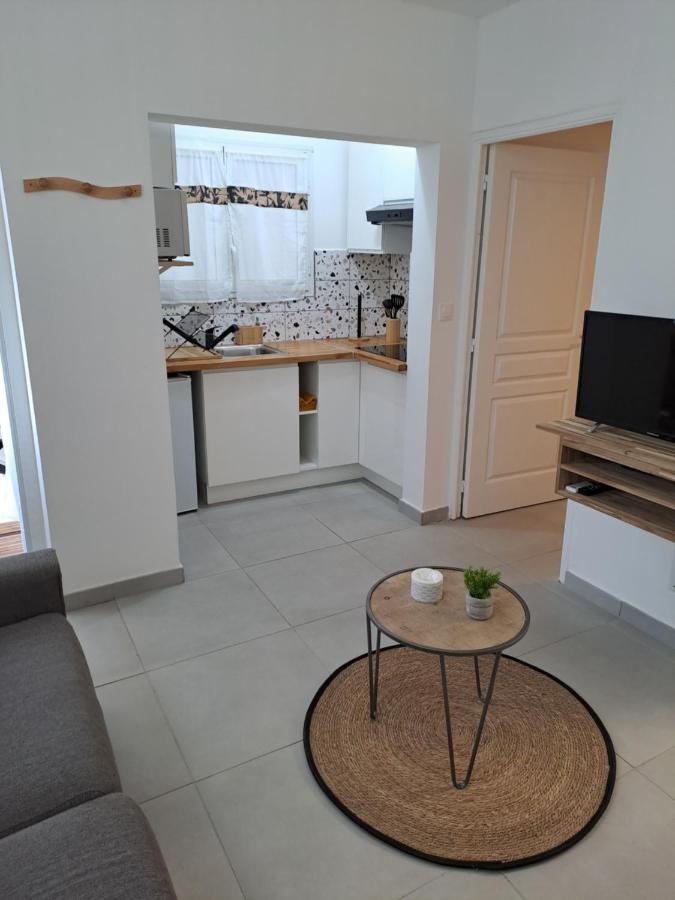 Appartement Cosy, T2 Situe En Centre Ville De Saint-Pierre Exterior photo